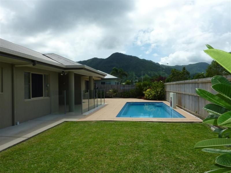 2 Aniston Street, White Rock QLD 4868