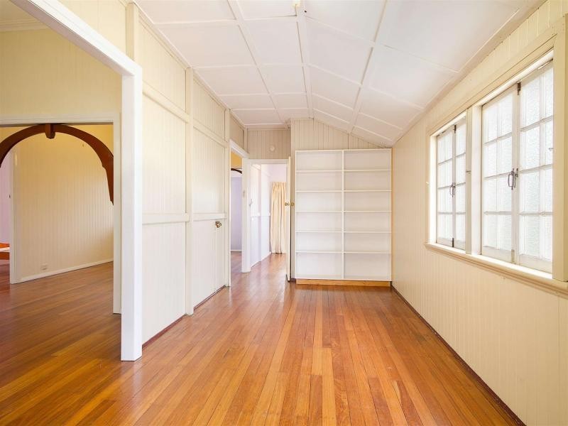 236 Aumuller Street, Westcourt QLD 4870