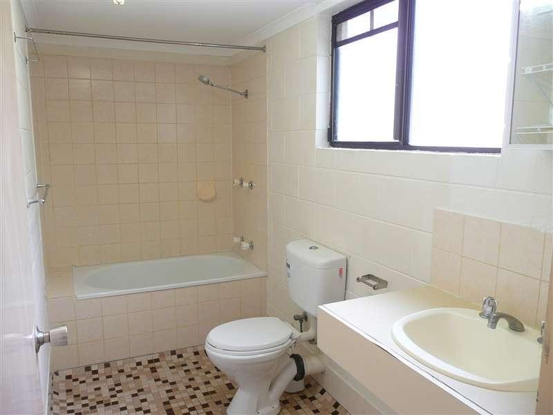 15/215 McLeod Street, Cairns North QLD 4870