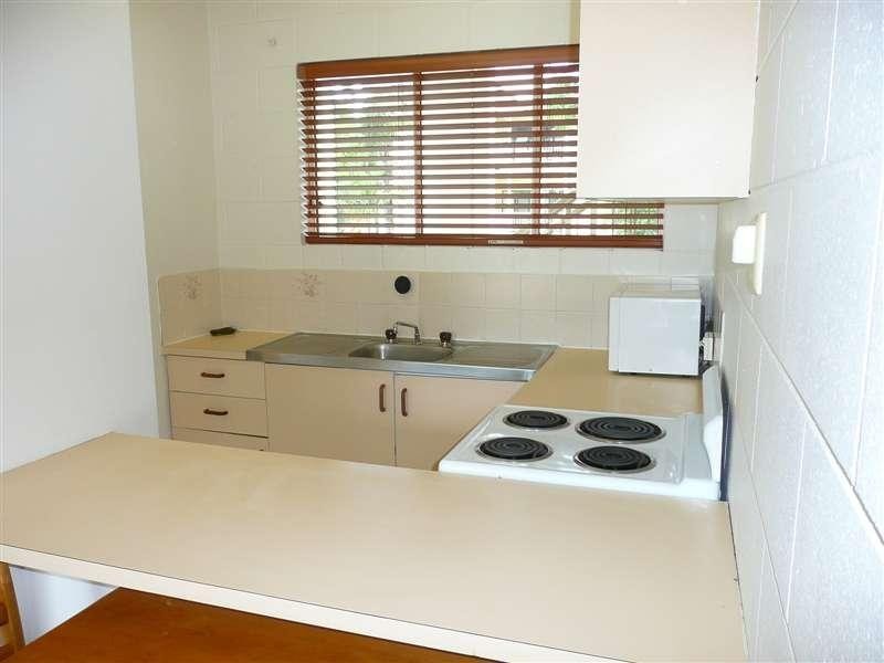 15/215 McLeod Street, Cairns North QLD 4870