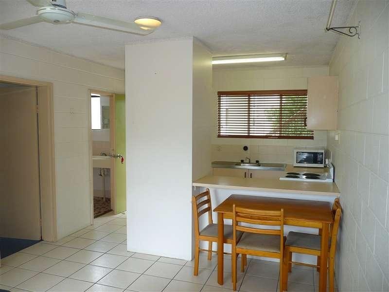 15/215 McLeod Street, Cairns North QLD 4870