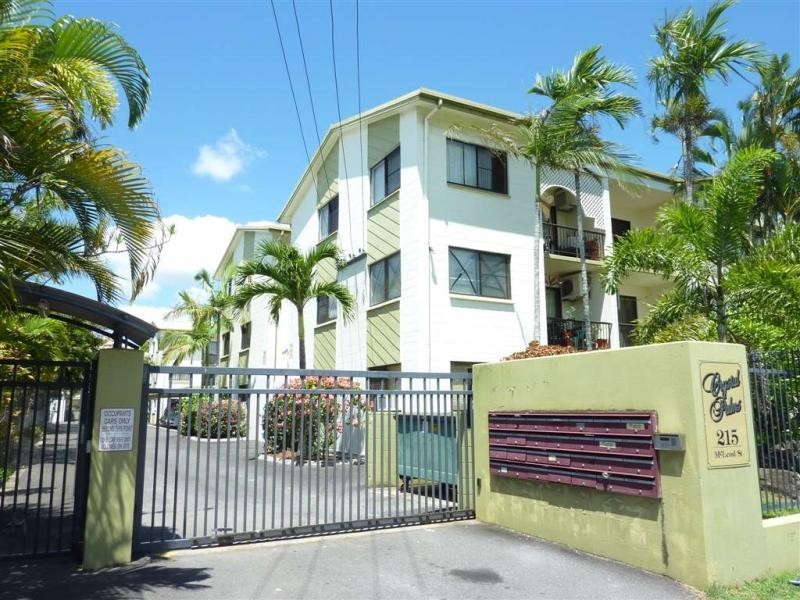 15/215 McLeod Street, Cairns North QLD 4870