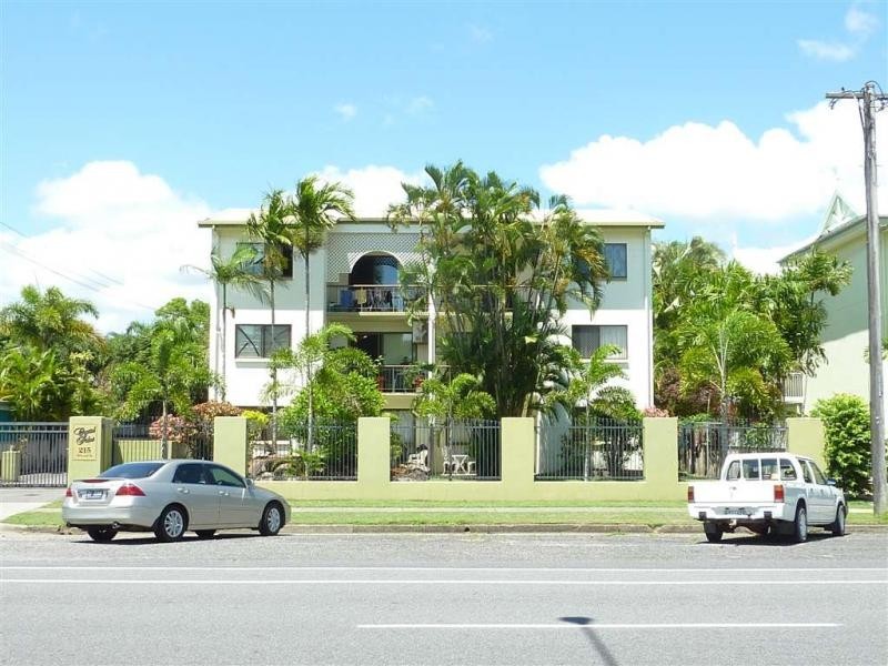 15/215 McLeod Street, Cairns North QLD 4870