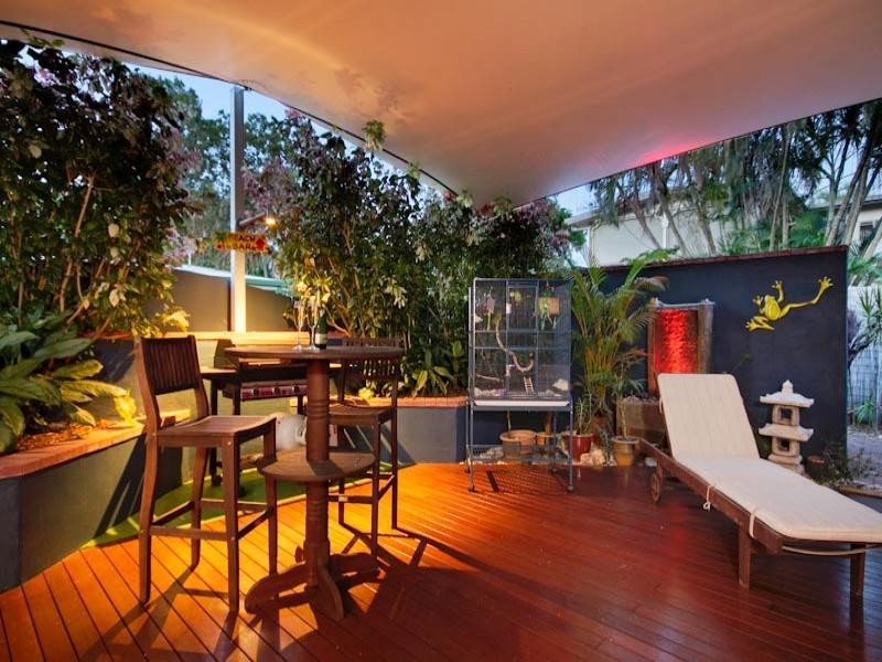 8 Mark Close, Holloways Beach QLD 4878