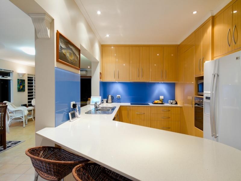 8 Mark Close, Holloways Beach QLD 4878