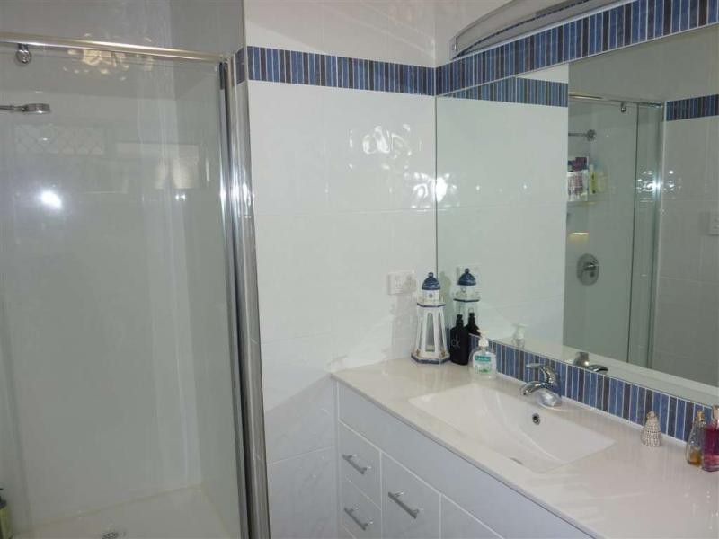 8 Mark Close, Holloways Beach QLD 4878