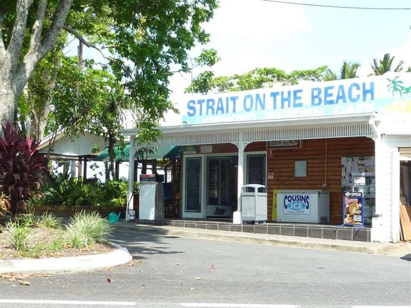 8 Mark Close, Holloways Beach QLD 4878