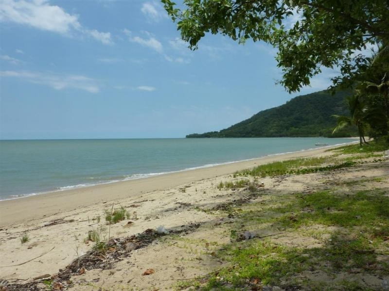 1 Curlew Street, East Trinity QLD 4871