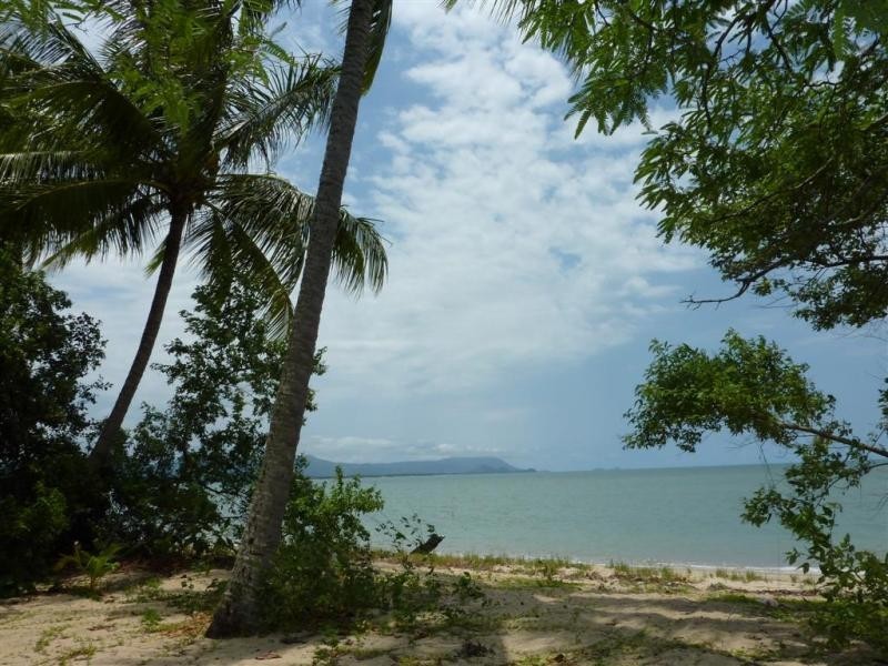 1 Curlew Street, East Trinity QLD 4871