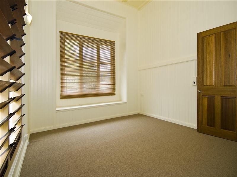 260 Aumuller Street, Westcourt QLD 4870