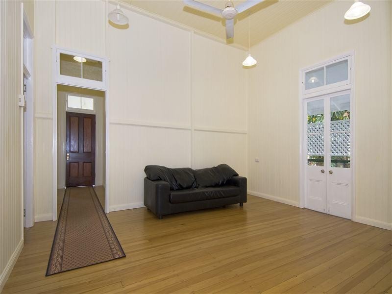 260 Aumuller Street, Westcourt QLD 4870