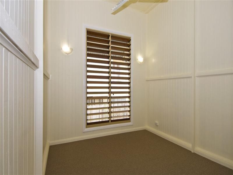 260 Aumuller Street, Westcourt QLD 4870