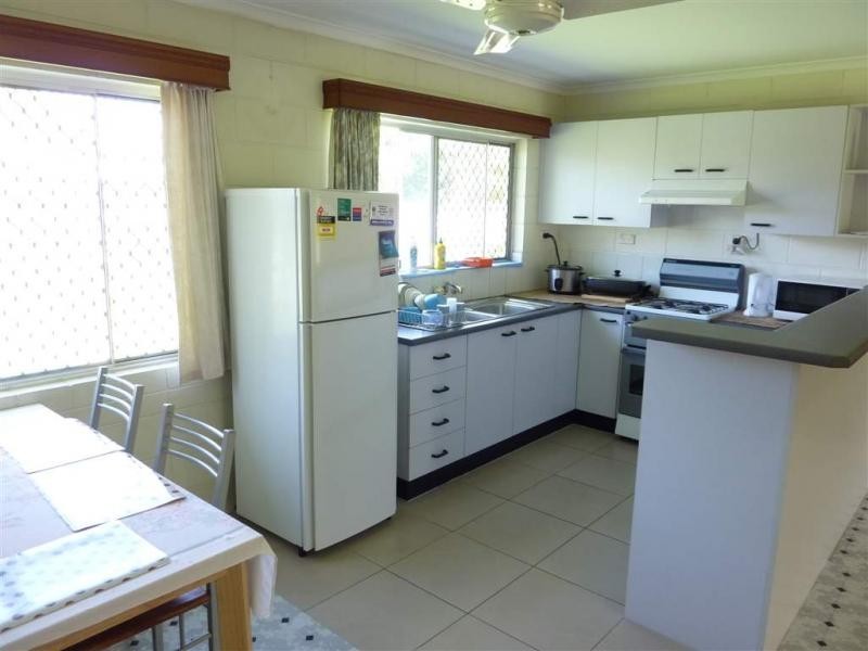 16 Chataway Street, Cairns QLD 4870