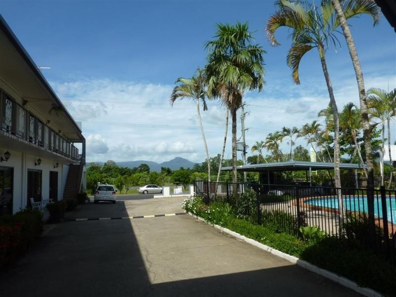 9/35-37 Bruce Highway, Edmonton QLD 4869