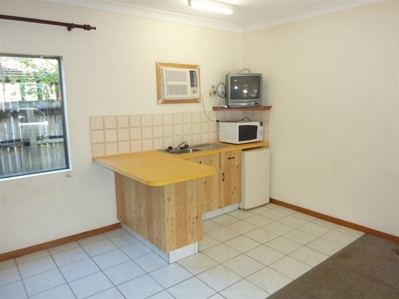 9/35-37 Bruce Highway, Edmonton QLD 4869