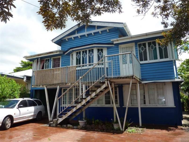Lyons Street, Westcourt QLD 4870