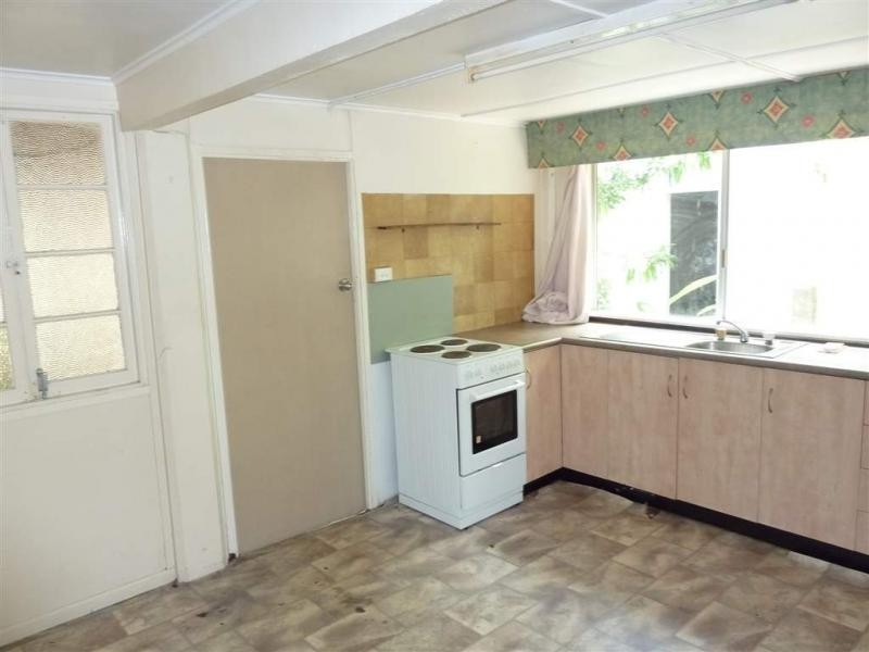 Lyons Street, Westcourt QLD 4870