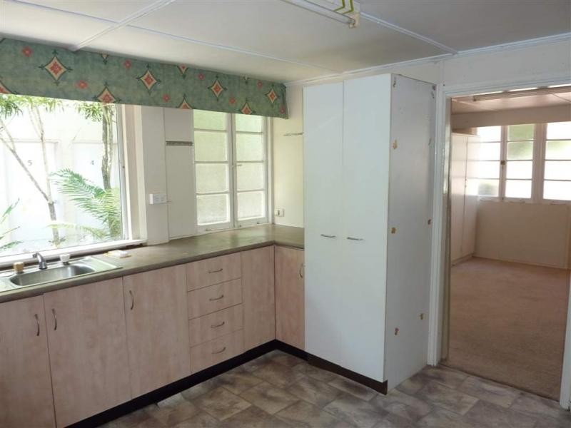 Lyons Street, Westcourt QLD 4870