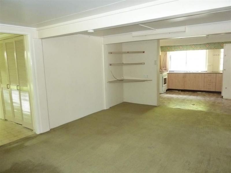 Lyons Street, Westcourt QLD 4870