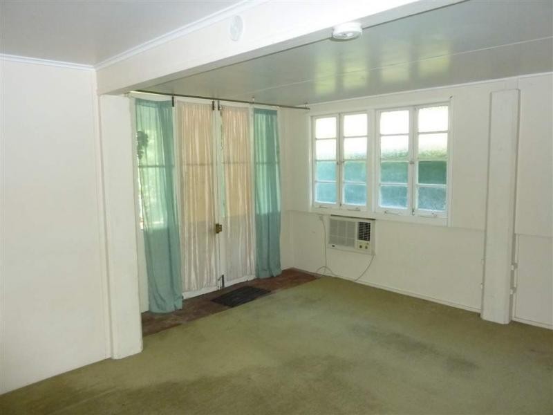 Lyons Street, Westcourt QLD 4870