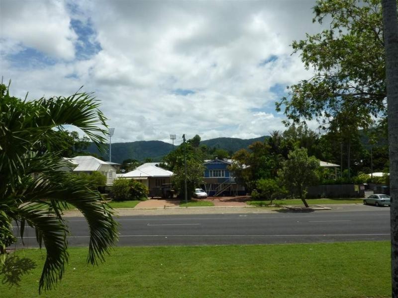 237 Lyons Street, Westcourt QLD 4870