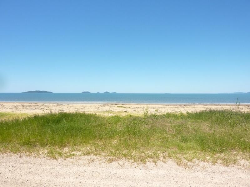 77 Taylor Street, Tully Heads QLD 4854