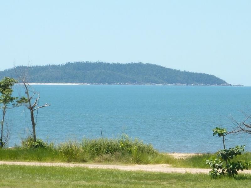 77 Taylor Street, Tully Heads QLD 4854