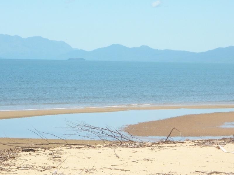 77 Taylor Street, Tully Heads QLD 4854