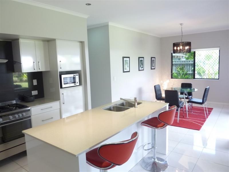 1 Daykin Close, Redlynch QLD 4870