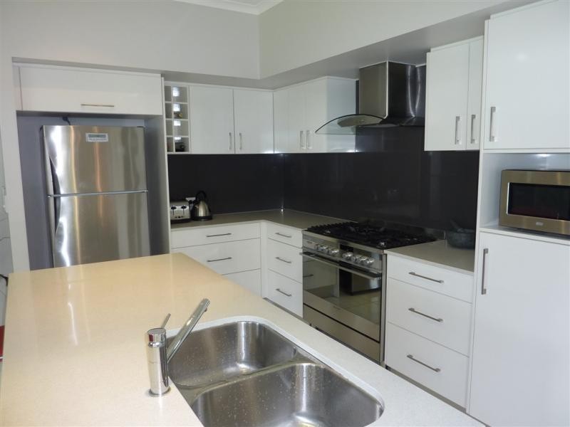 1 Daykin Close, Redlynch QLD 4870