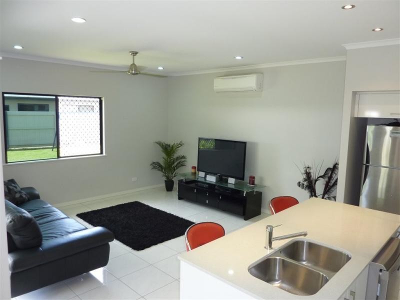 1 Daykin Close, Redlynch QLD 4870