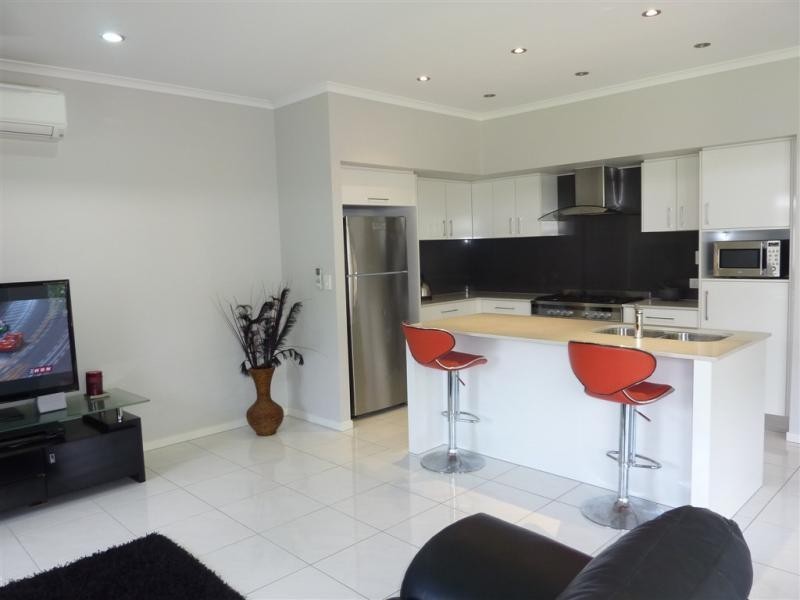 1 Daykin Close, Redlynch QLD 4870