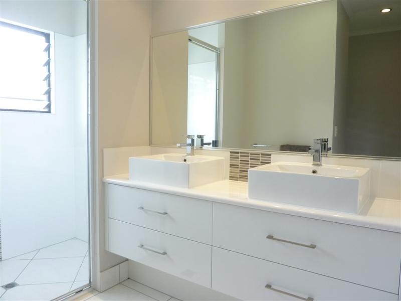 1 Daykin Close, Redlynch QLD 4870