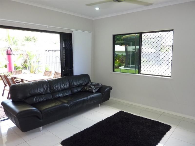 1 Daykin Close, Redlynch QLD 4870