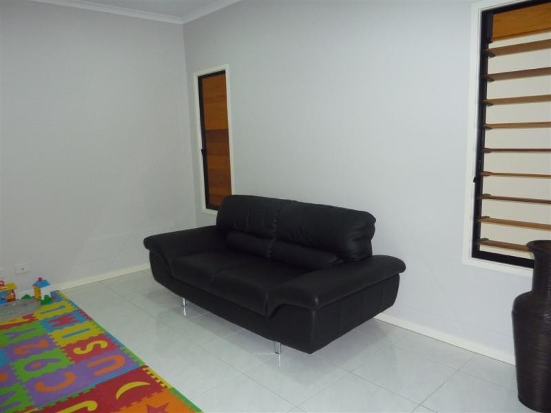 1 Daykin Close, Redlynch QLD 4870