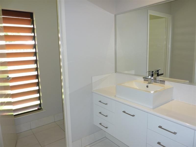 1 Daykin Close, Redlynch QLD 4870