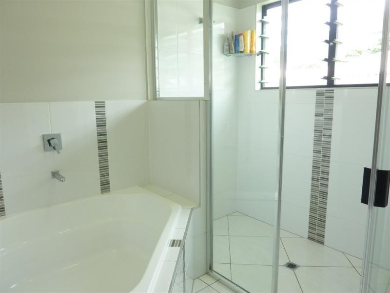 1 Daykin Close, Redlynch QLD 4870