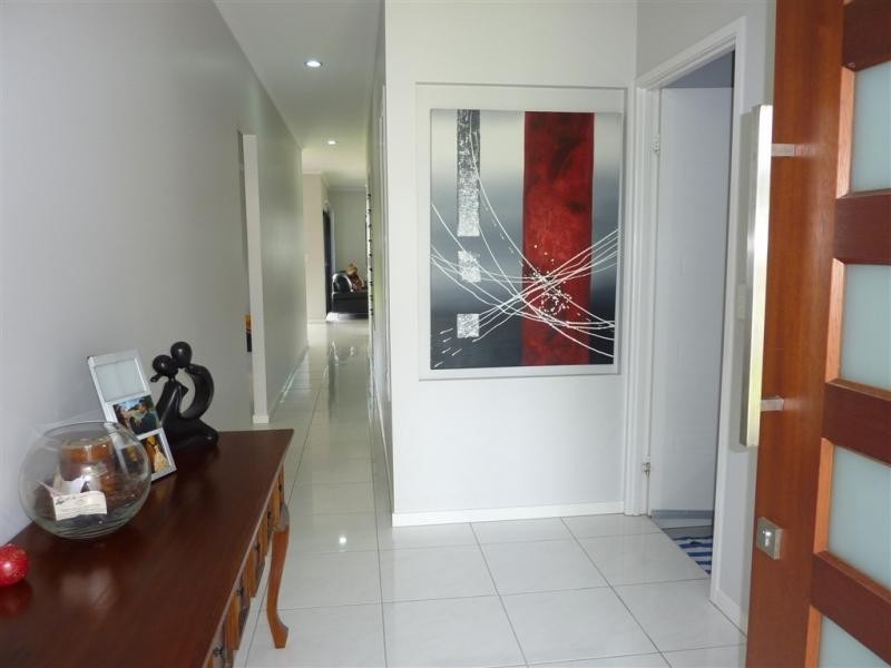 1 Daykin Close, Redlynch QLD 4870