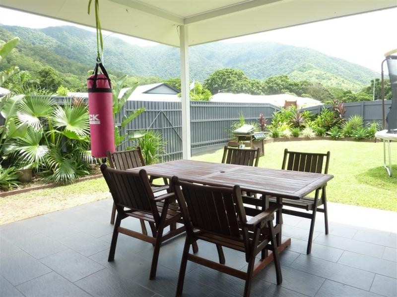 1 Daykin Close, Redlynch QLD 4870