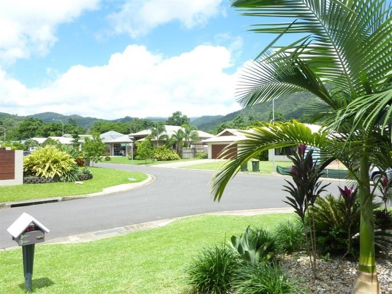 1 Daykin Close, Redlynch QLD 4870