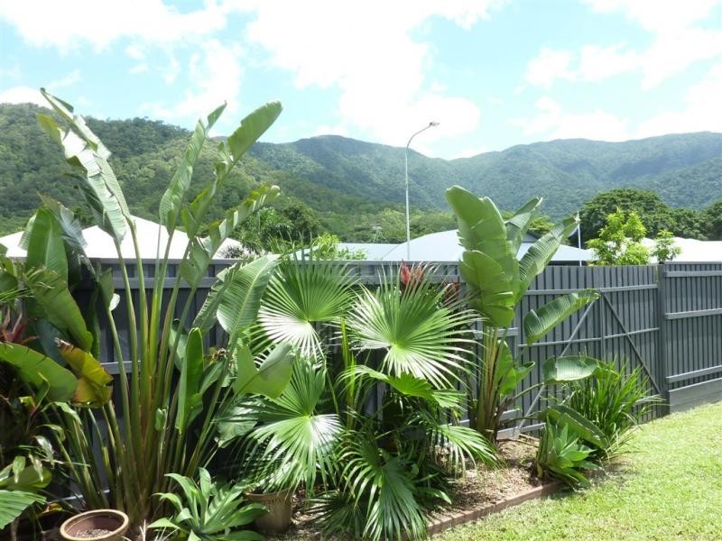 1 Daykin Close, Redlynch QLD 4870
