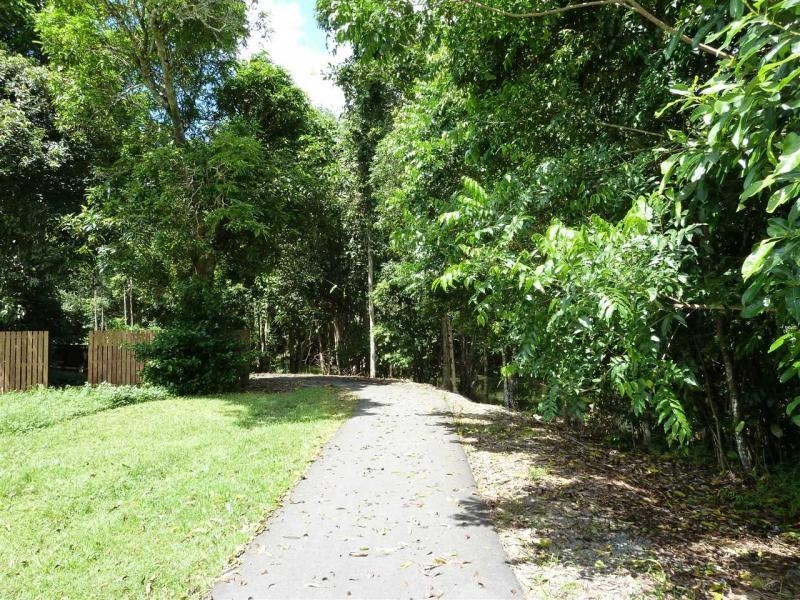 1 Daykin Close, Redlynch QLD 4870