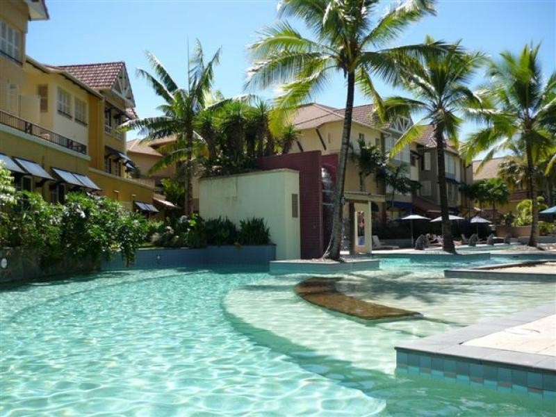 108/2 Greenslopes Street, Cairns North QLD 4870