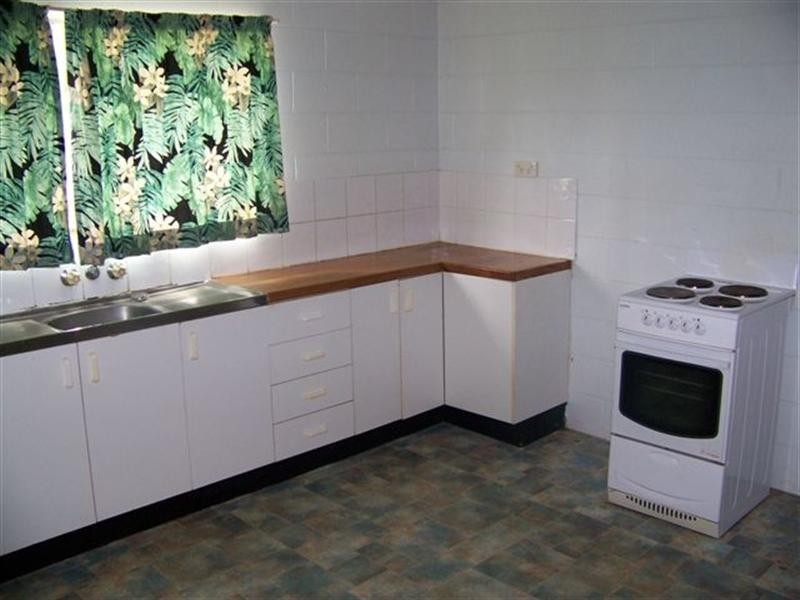 2/6 Milano Street, Woree QLD 4868