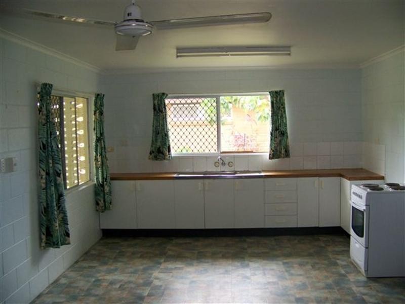 2/6 Milano Street, Woree QLD 4868