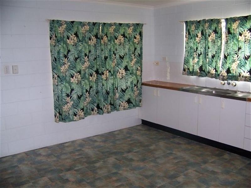 2/6 Milano Street, Woree QLD 4868