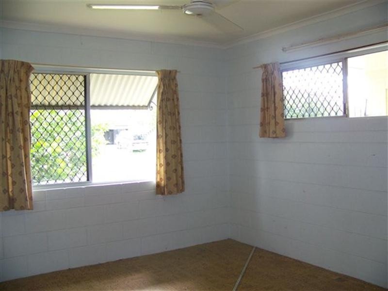 2/6 Milano Street, Woree QLD 4868