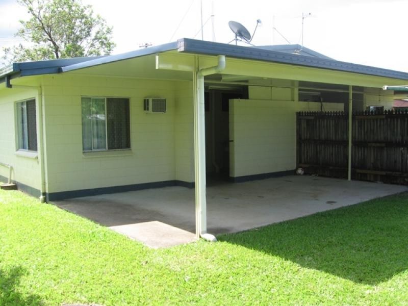 2/6 Milano Street, Woree QLD 4868