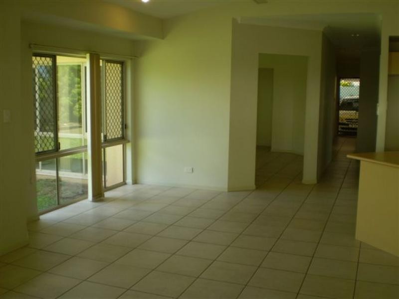 30 William Hickey Street, Redlynch QLD 4870