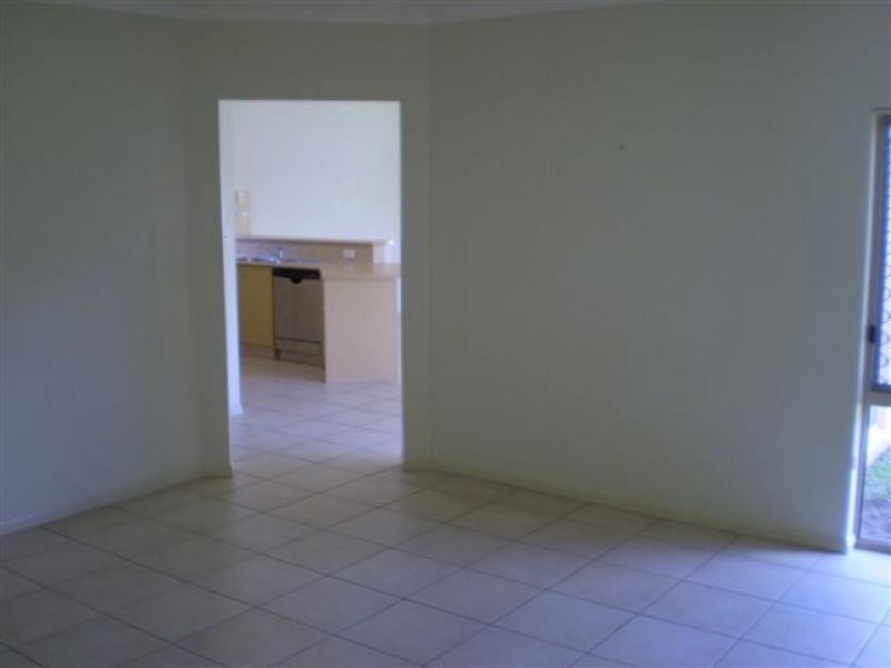 30 William Hickey Street, Redlynch QLD 4870